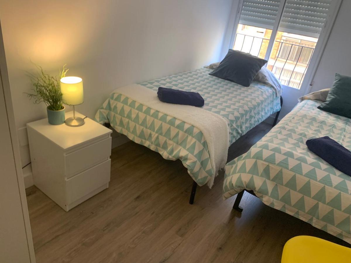 Centro Grupos Malaga Parking Gratis 3 Apartment Exterior photo